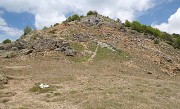 54 Sopra lo stagno, la zona dei crepacci rocciosi, Meglio svicolare tutto a sinistra...